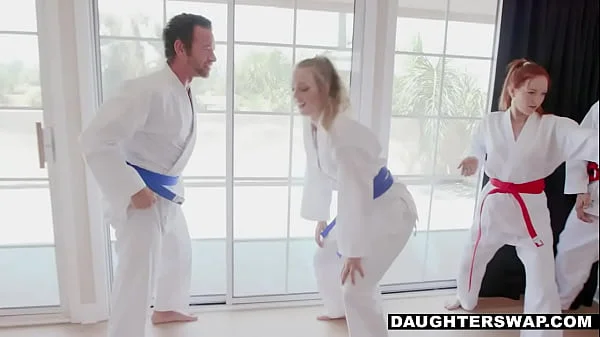 Un mari cocu filme une femme enseignante aux gros seins prenant l'anal d'un jeune étudiant noir Bull - Vidéo maison amateur interracial Orgasme anal et DP extrême, femme gémissant et criant pendant que cocu regarde la BBC lui baiser le cul